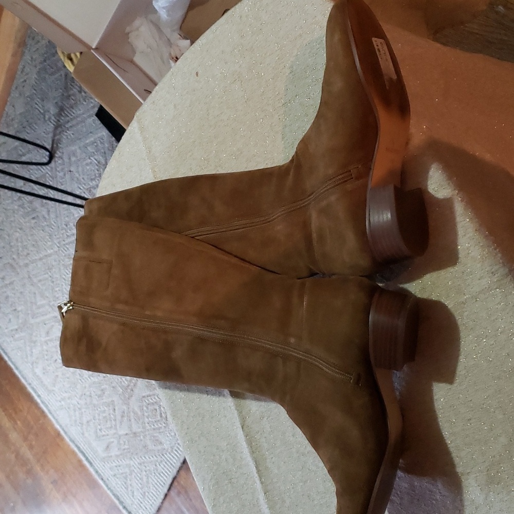 Boots - Picture 3 of 4